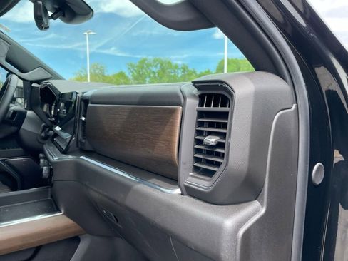 Used 2025 Chevrolet Silverado 2500 High Country w/ High Country Premium Package AWD/4WD image 30