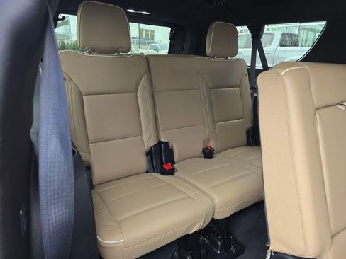 Used 2024 Chevrolet Suburban Premier image 13