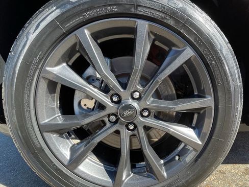 Used 2018 Ford Explorer XLT w/ Equipment Group 202A image 15