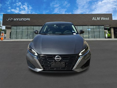 Used 2025 Nissan Altima 2.5 SV image 2