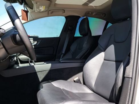 Used 2024 Volvo S60 B5 Core FWD image 9