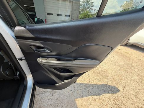 Used 2021 Buick Encore Preferred FWD image 19