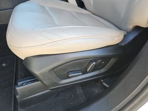 Used 2022 Ford Explorer XLT w/ Equipment Group 202A image 12