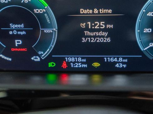 Used 2024 Audi Q8 e-tron Premium Plus image 43