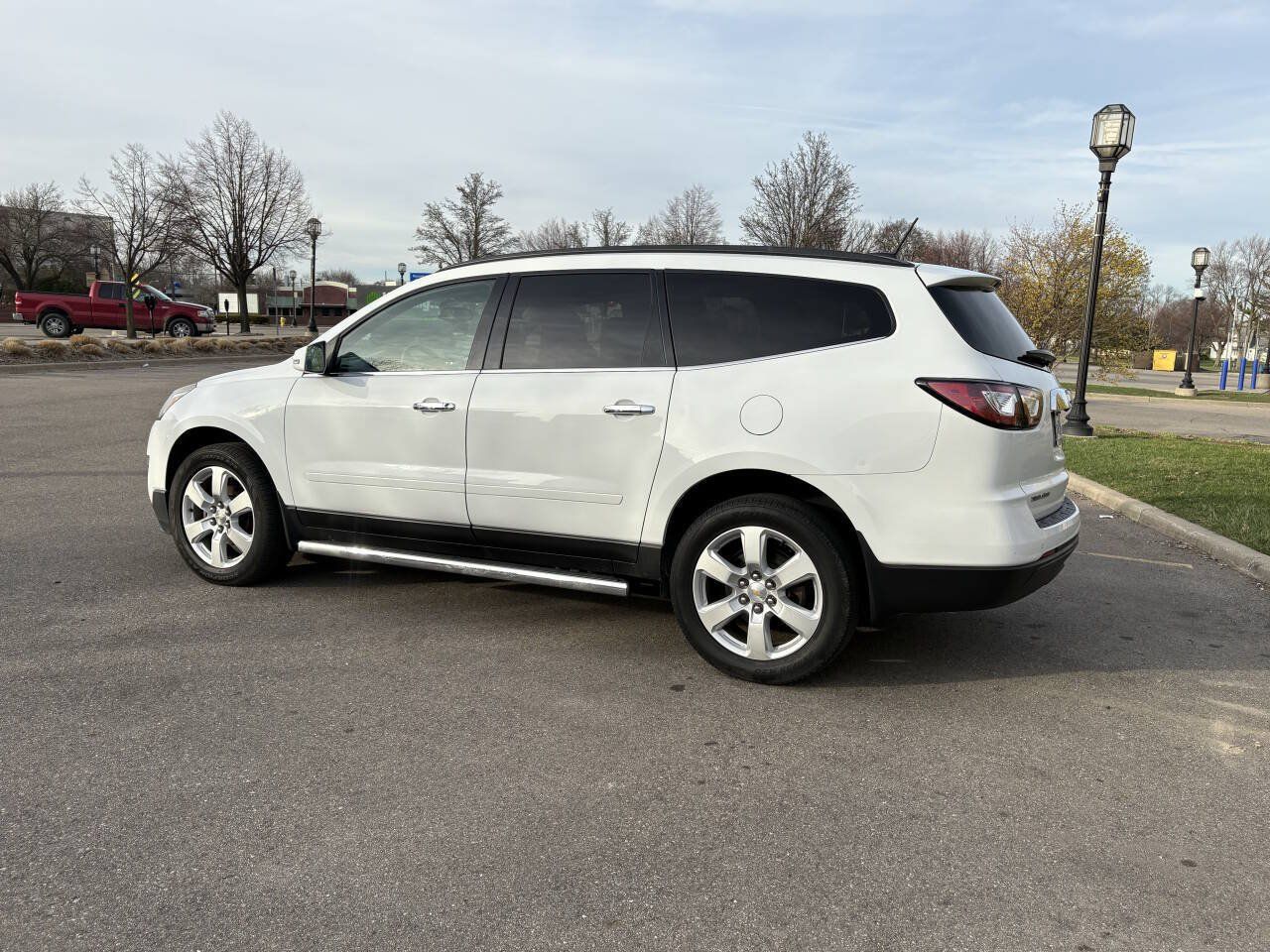 Used 2017 Chevrolet Traverse LT w/ Style and Technology Package FWD image 13