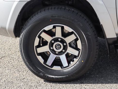 Used 2022 Toyota 4Runner TRD Off-Road Premium AWD/4WD image 44