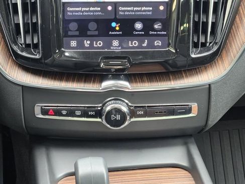Certified 2023 Volvo XC60 B5 Plus w/ Climate Package AWD/4WD image 19