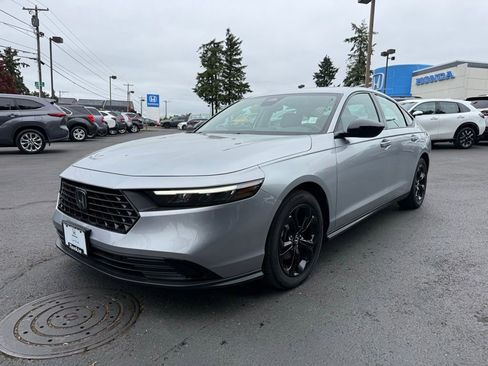 Used 2025 Honda Accord SE image 4