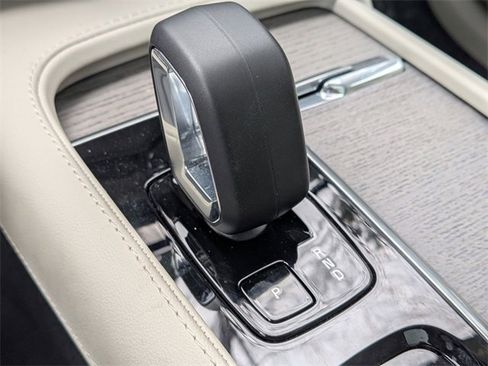 Certified 2025 Volvo XC90 B6 Plus w/ Protection Package Premier image 18