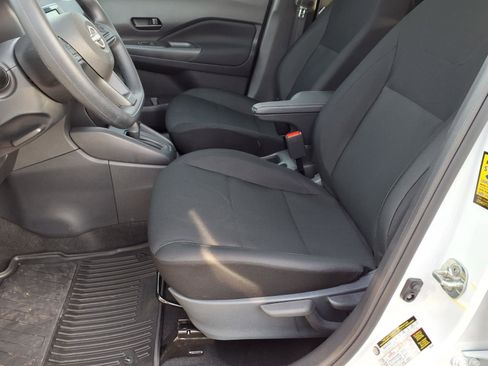 Used 2025 Nissan Kicks Play S image 9