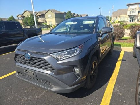 Used 2021 Toyota RAV4 XLE Premium AWD/4WD image 3
