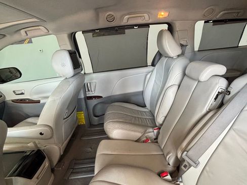 Used 2011 Toyota Sienna XLE image 13