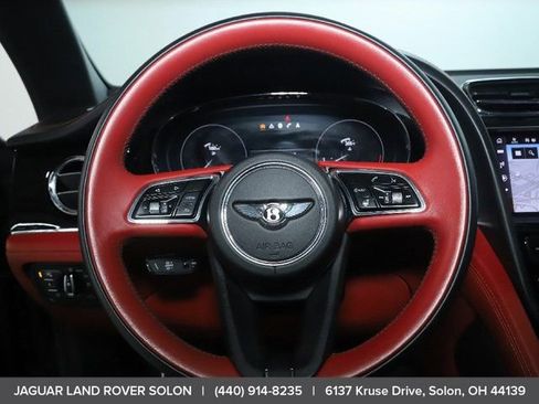 Used 2022 Bentley Bentayga image 20