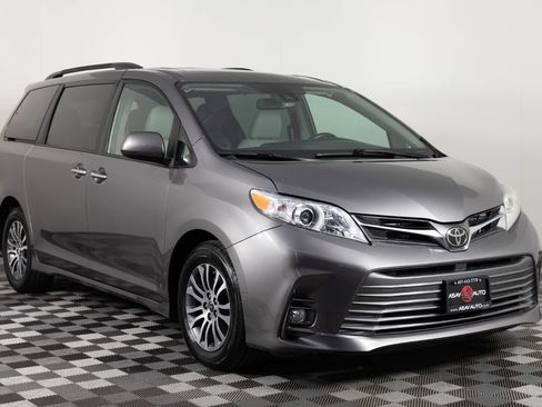 Used 2019 Toyota Sienna XLE FWD image 11