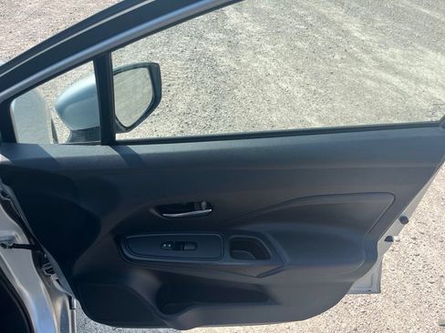 Used 2025 Nissan Versa SV FWD image 35
