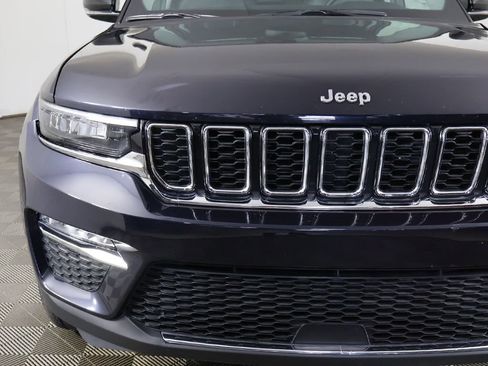 Used 2024 Jeep Grand Cherokee Limited AWD/4WD image 15