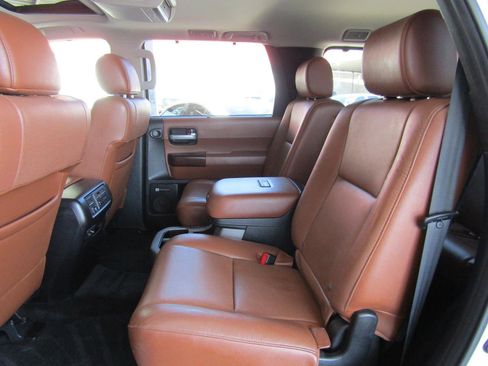 Used 2017 Toyota Sequoia Platinum RWD image 10