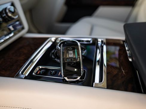 Used 2024 Rolls-Royce Ghost image 13