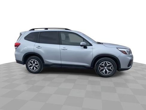 Used 2020 Subaru Forester Premium image 3