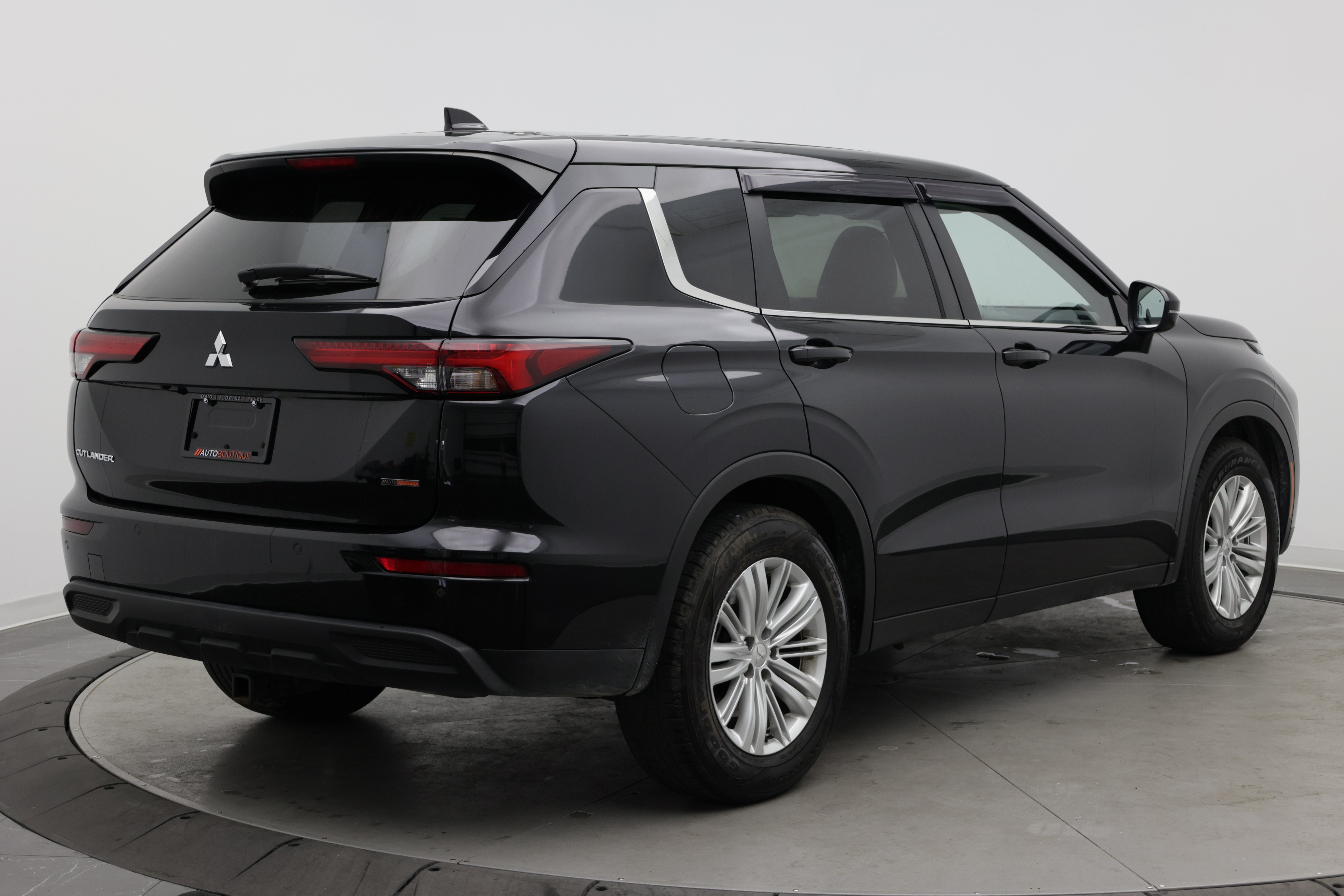 Used 2024 Mitsubishi Outlander ES FWD image 7