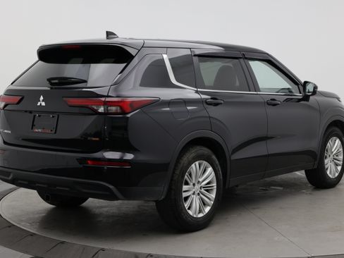 Used 2024 Mitsubishi Outlander ES FWD image 7