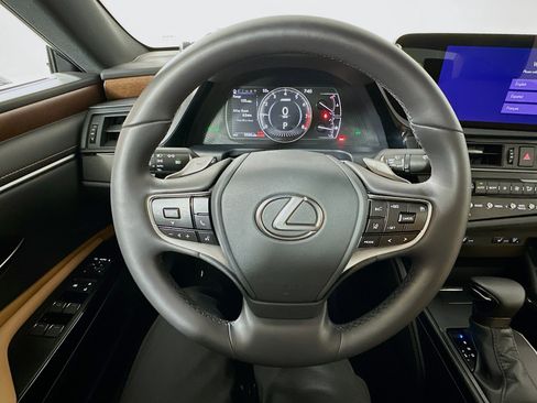 Used 2025 Lexus ES 350 w/ Accessory Package (Z2) image 11