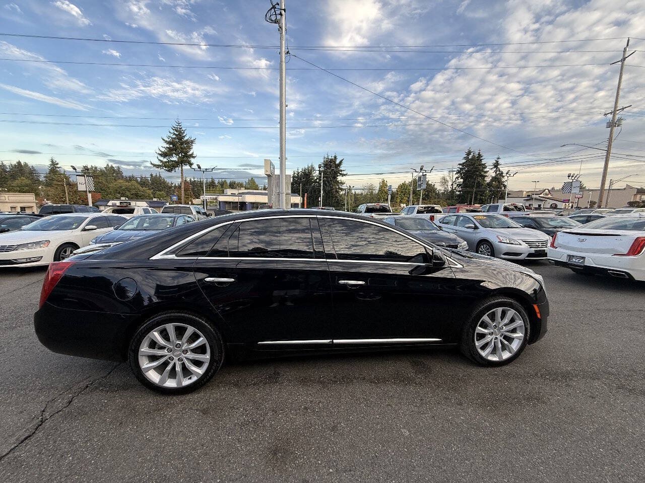 Used 2016 Cadillac XTS Luxury AWD/4WD image 2