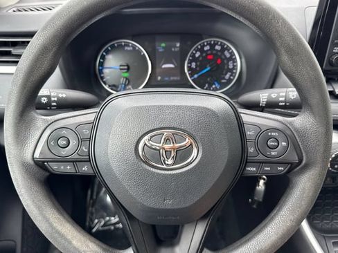 Used 2022 Toyota RAV4 LE AWD/4WD image 25