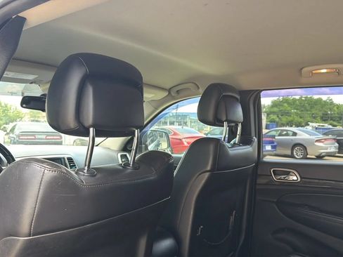 Used 2011 Jeep Grand Cherokee Laredo AWD/4WD image 45