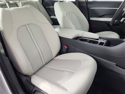 Certified 2025 Hyundai Sonata SEL image 25
