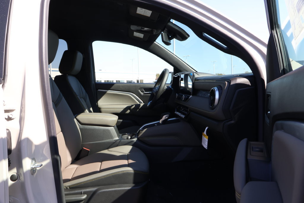 New 2026 Chevrolet Colorado ZR2 w/ Technology Package AWD/4WD image 39