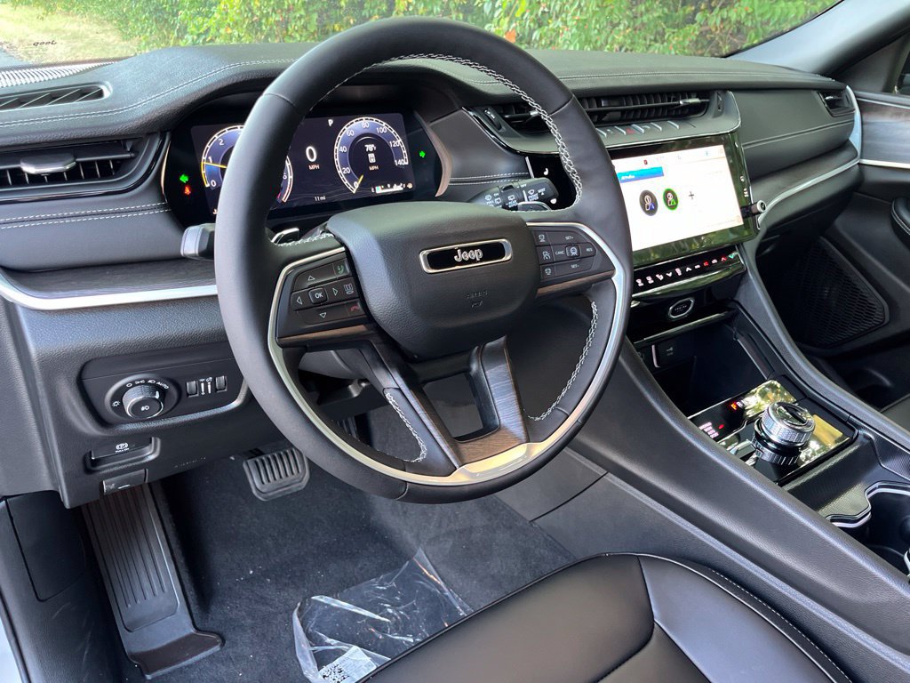 New 2026 Jeep Grand Cherokee Limited AWD/4WD image 3