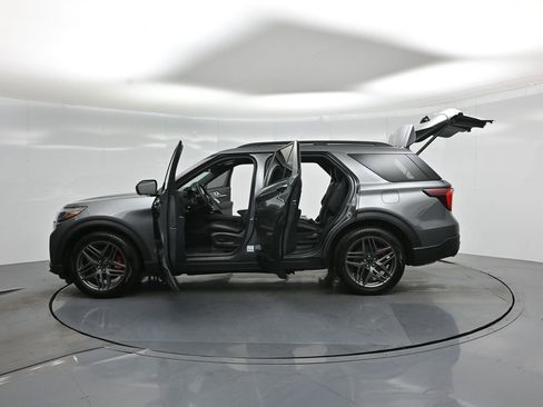 Used 2025 Ford Explorer ST w/ Sun And Sound Package AWD/4WD image 40