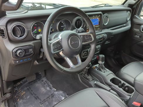 Used 2023 Jeep Wrangler Unlimited Sahara w/ Cold Weather Group AWD/4WD image 10