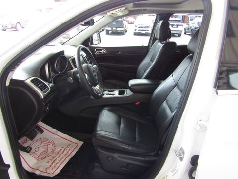 Used 2013 Jeep Grand Cherokee Laredo AWD/4WD image 19
