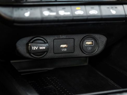 Used 2023 Hyundai Elantra Limited FWD image 30