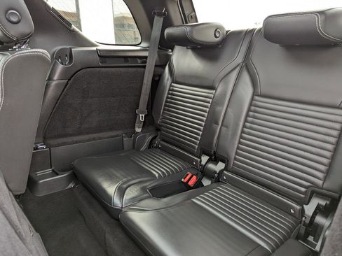 Used 2023 Land Rover Discovery S R-Dynamic image 40