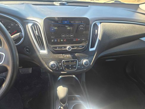 Used 2024 Chevrolet Malibu LT image 11