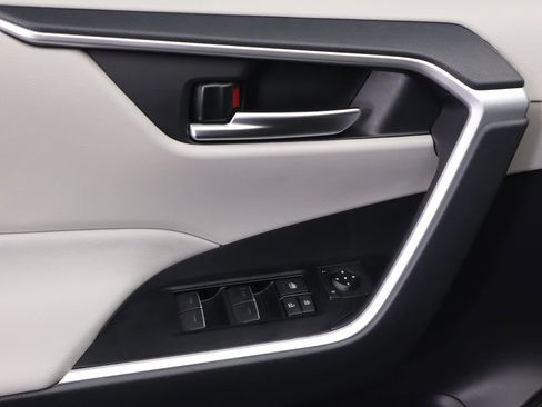 Used 2025 Toyota RAV4 XLE image 23