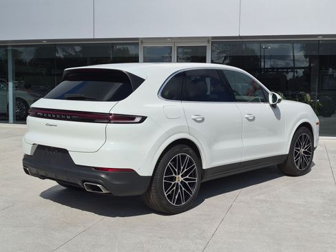 Certified 2025 Porsche Cayenne AWD/4WD image 9