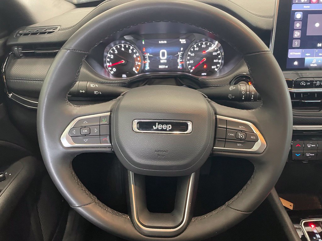 Used 2026 Jeep Compass Latitude AWD/4WD image 13