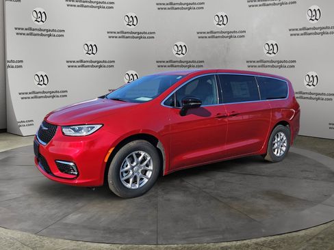 New 2026 Chrysler Pacifica Select image 1