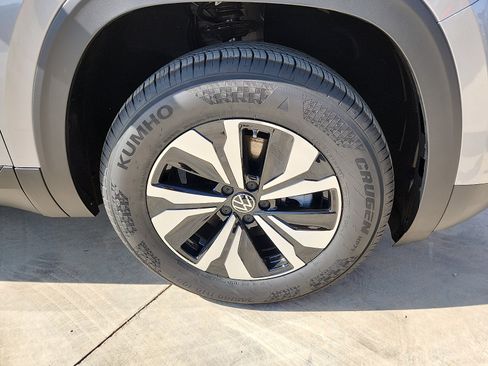 New 2026 Volkswagen Atlas SE FWD image 9
