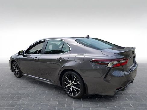 Used 2023 Toyota Camry SE FWD image 7