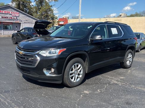 Used 2021 Chevrolet Traverse LT FWD image 2