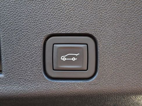 Used 2025 GMC Acadia Elevation image 32