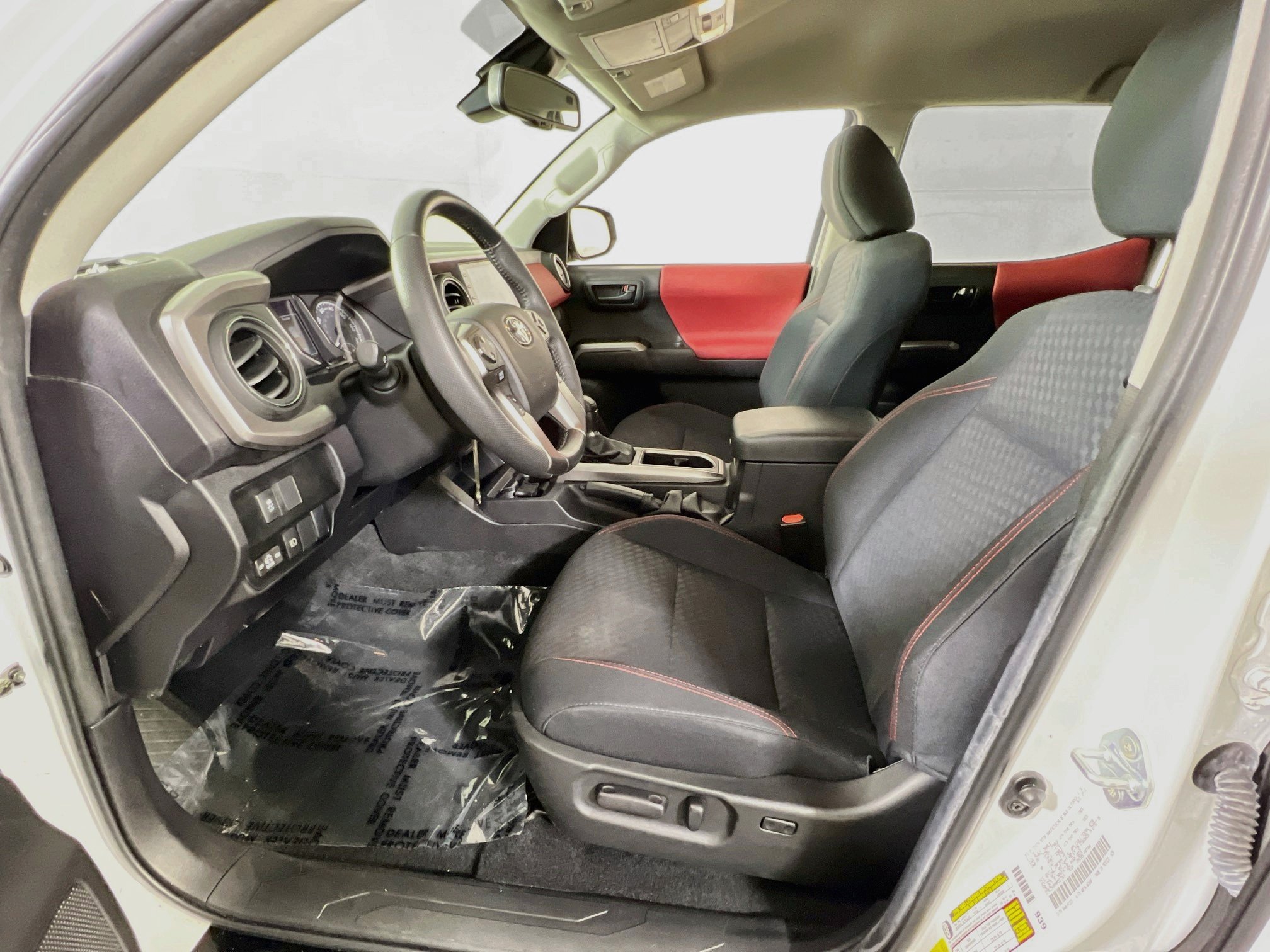 Used 2022 Toyota Tacoma SR5 AWD/4WD image 19