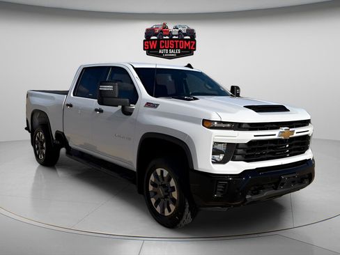 Used 2025 Chevrolet Silverado 2500 Custom w/ Custom Value Package image 1