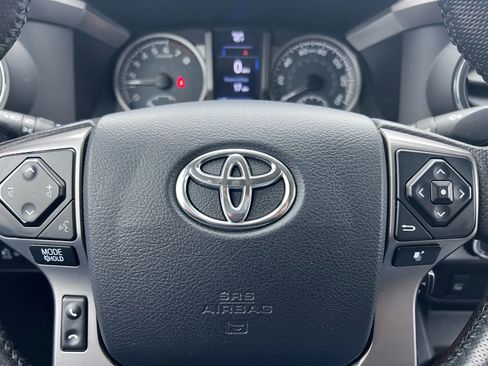 Used 2017 Toyota Tacoma SR5 image 9