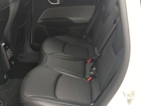 Used 2024 Jeep Compass Latitude w/ Sun and Sound Group AWD/4WD image 19